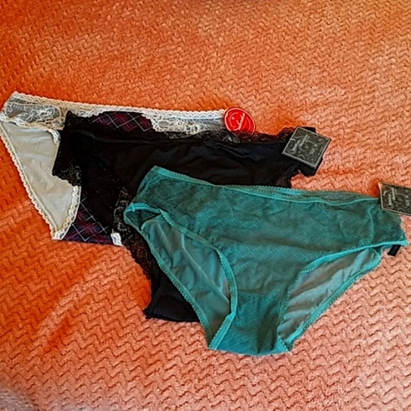3 Lacey Panties - Picture 1 of 8